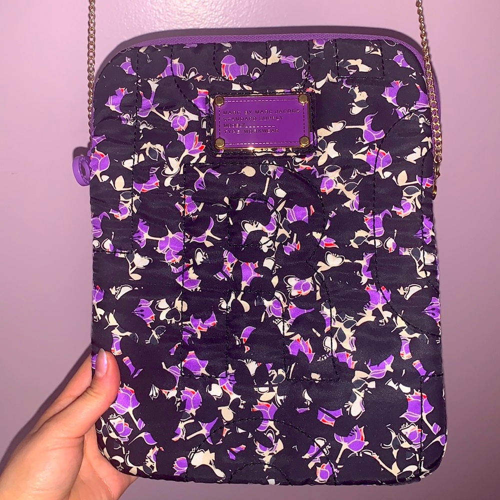 Marc Jacobs iPad cross body bag with zipper gold chain flower black white purple